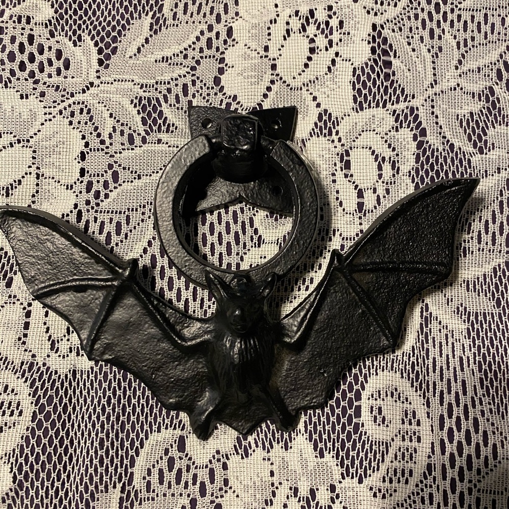 Metal bat door knocker new